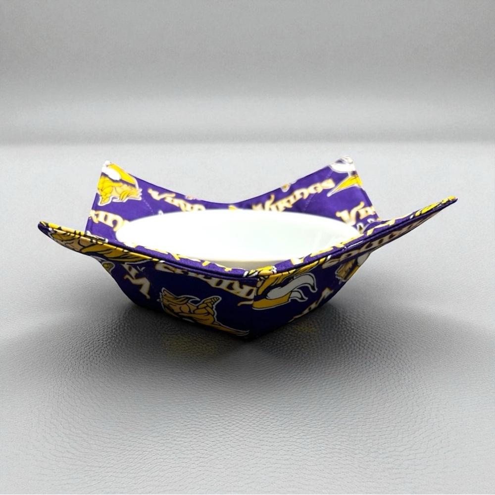Handcrafted Minnesota Vikings Bowl Cozy Reversible NFL Bowl Cozy Microwave Safe - Picture 10 of 14